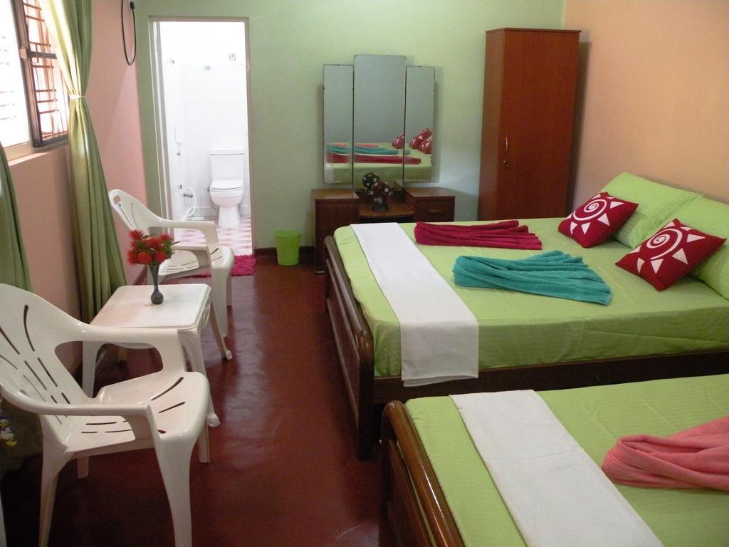 Henderson Airport Residence Negombo Phòng bức ảnh