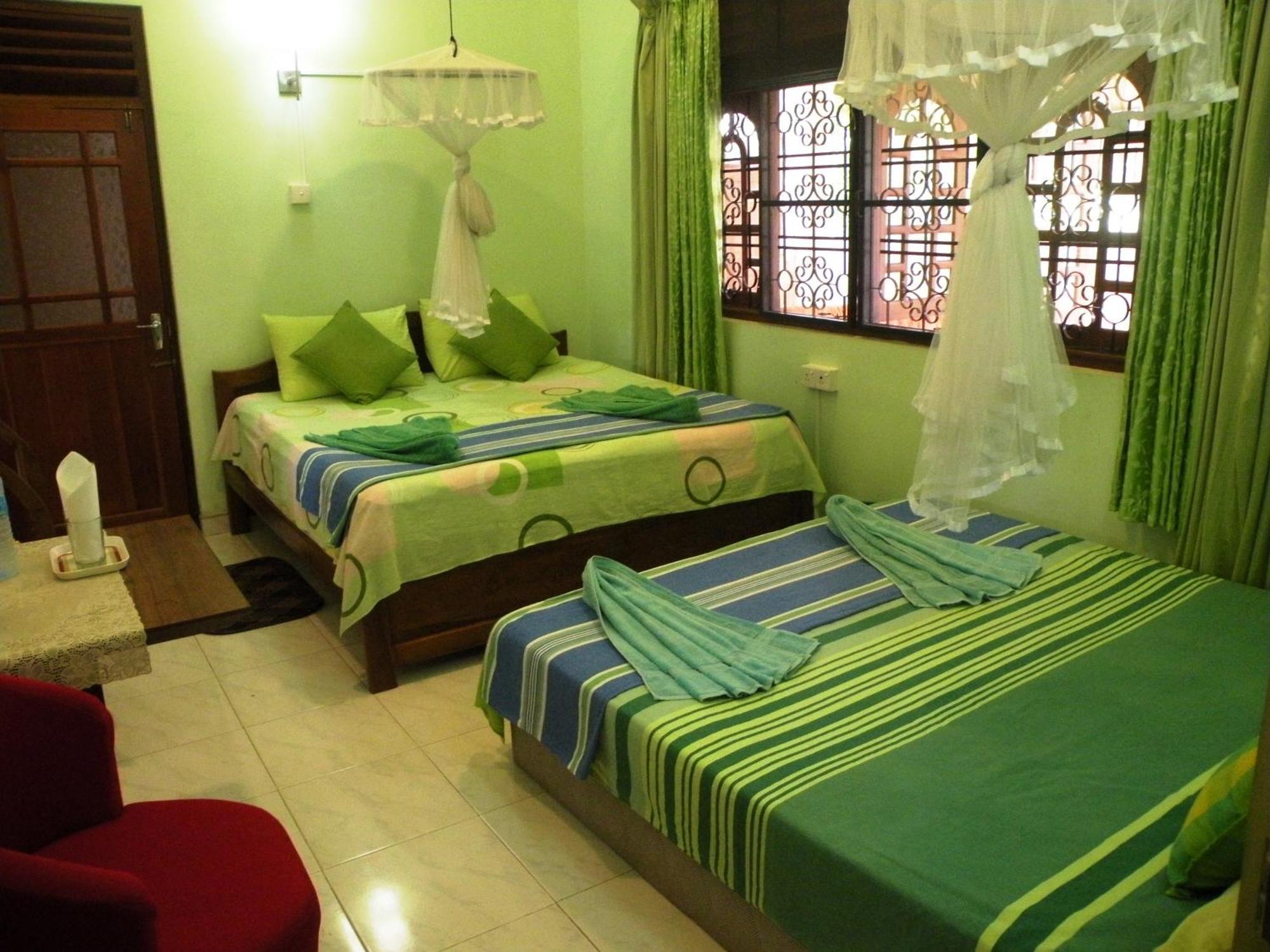 Henderson Airport Residence Negombo Phòng bức ảnh