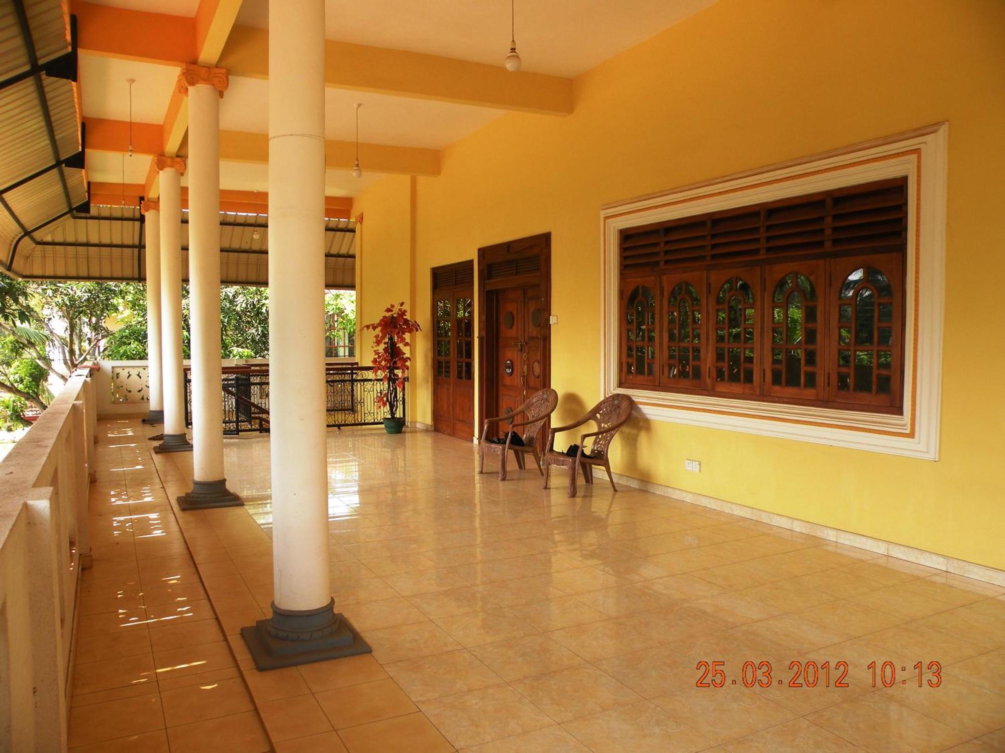 Henderson Airport Residence Negombo Phòng bức ảnh
