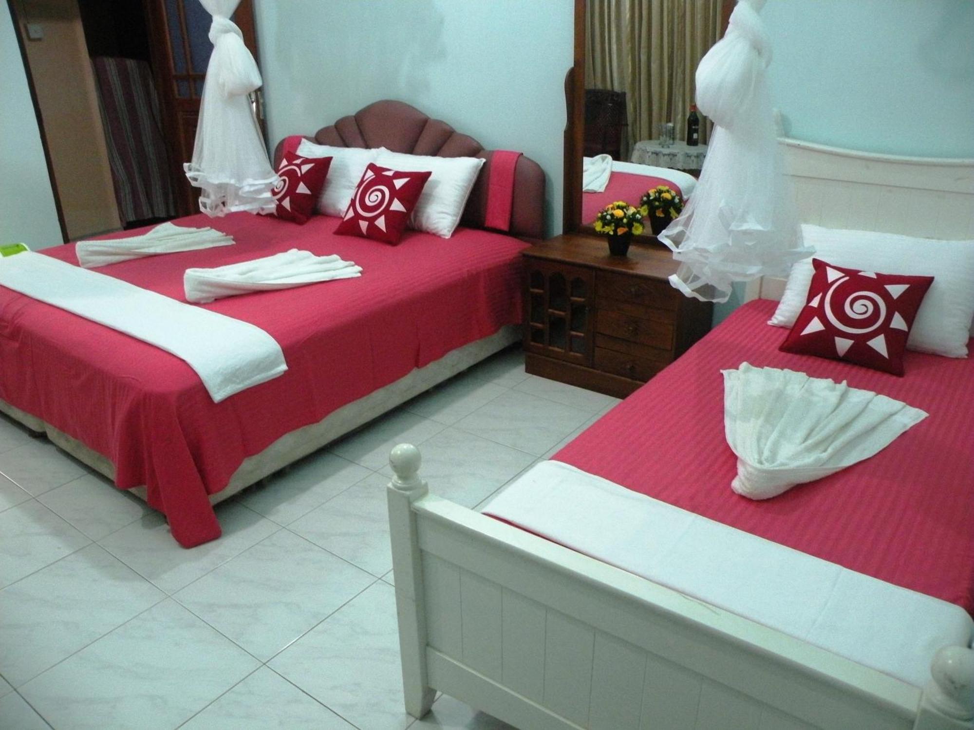 Henderson Airport Residence Negombo Phòng bức ảnh