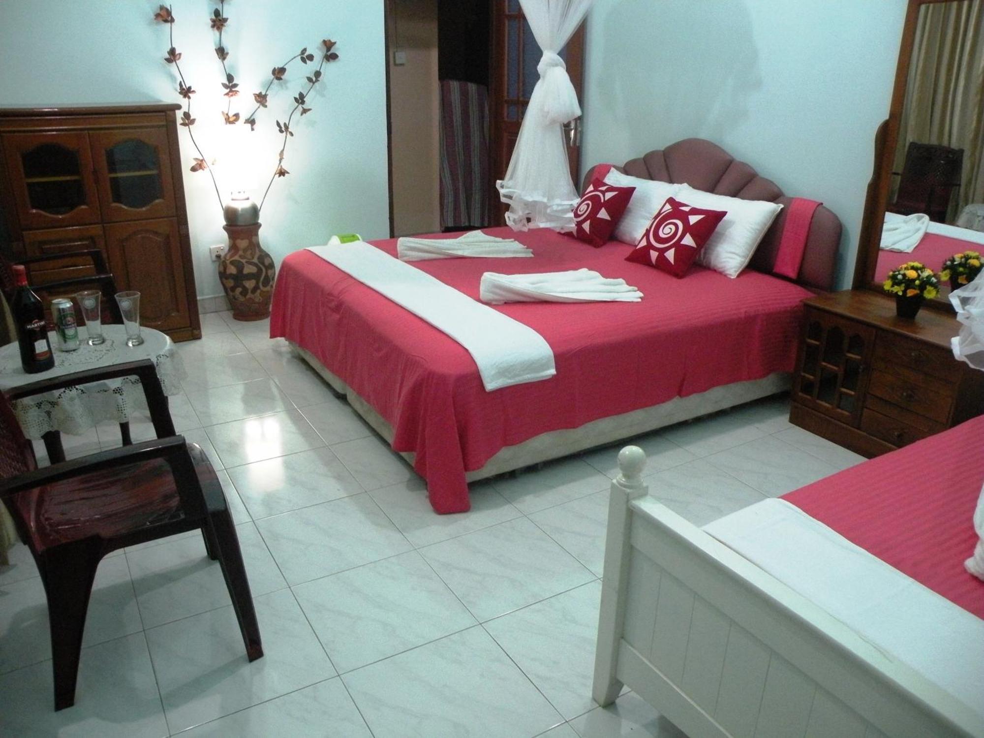 Henderson Airport Residence Negombo Phòng bức ảnh