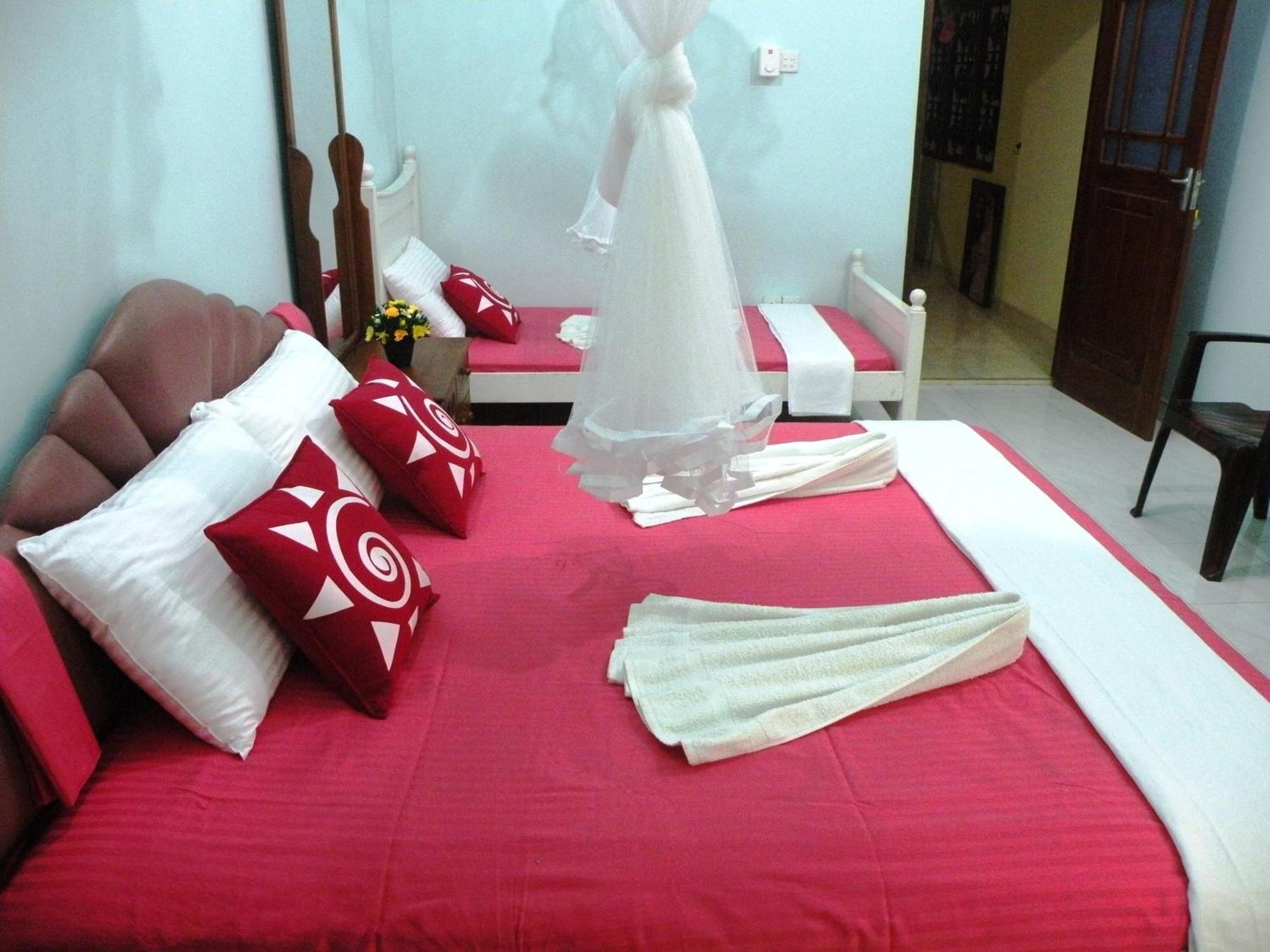 Henderson Airport Residence Negombo Phòng bức ảnh