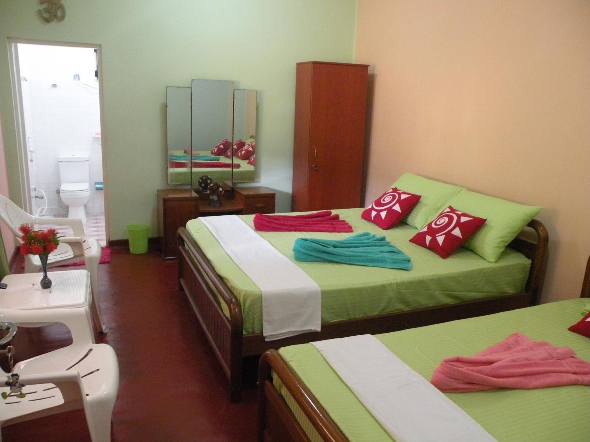 Henderson Airport Residence Negombo Phòng bức ảnh