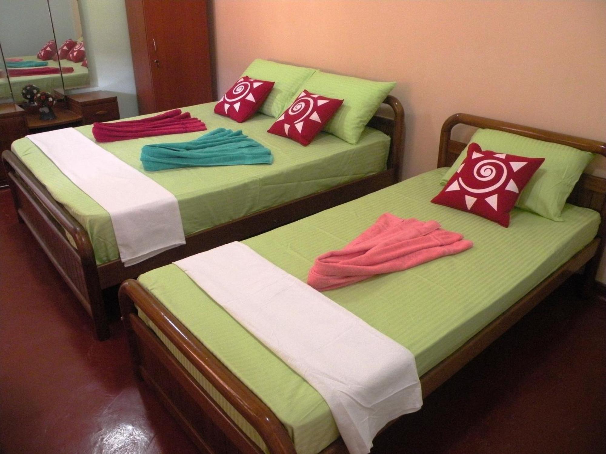 Henderson Airport Residence Negombo Phòng bức ảnh