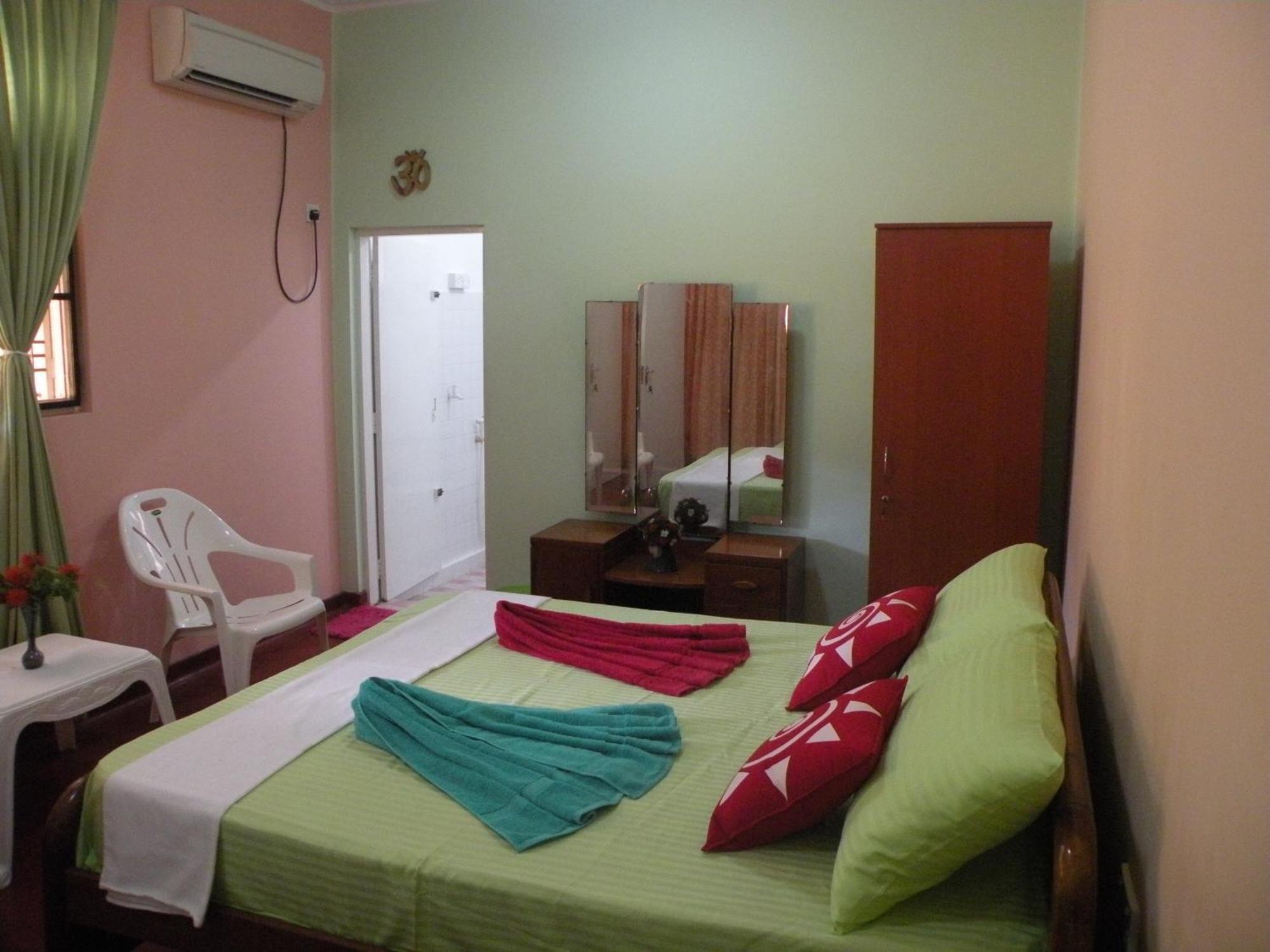 Henderson Airport Residence Negombo Phòng bức ảnh