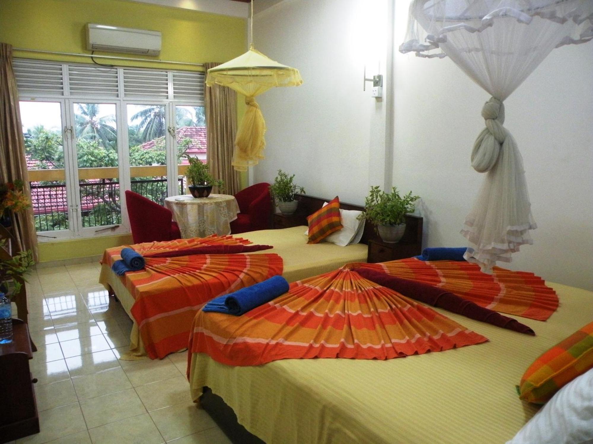 Henderson Airport Residence Negombo Phòng bức ảnh