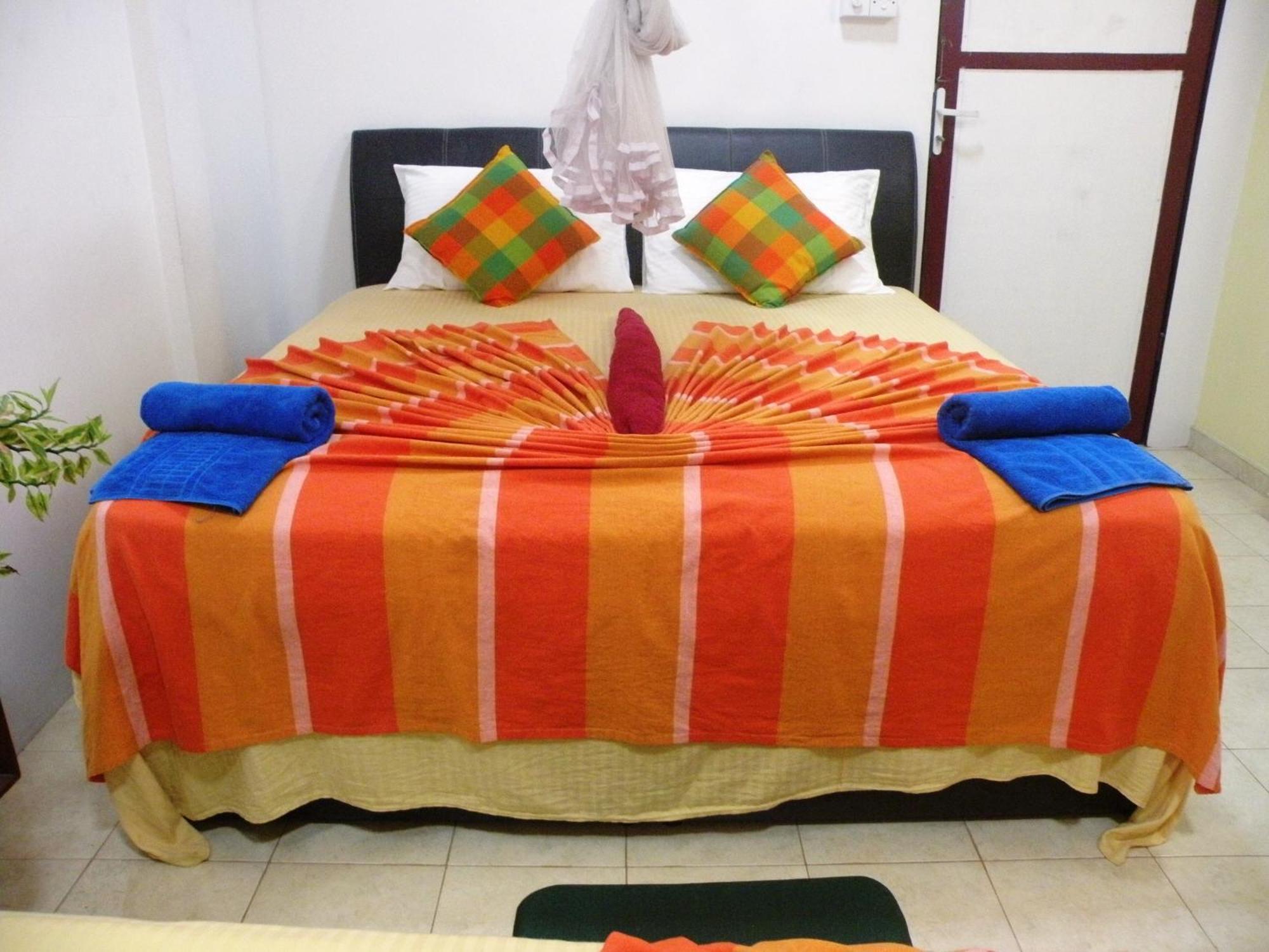 Henderson Airport Residence Negombo Phòng bức ảnh