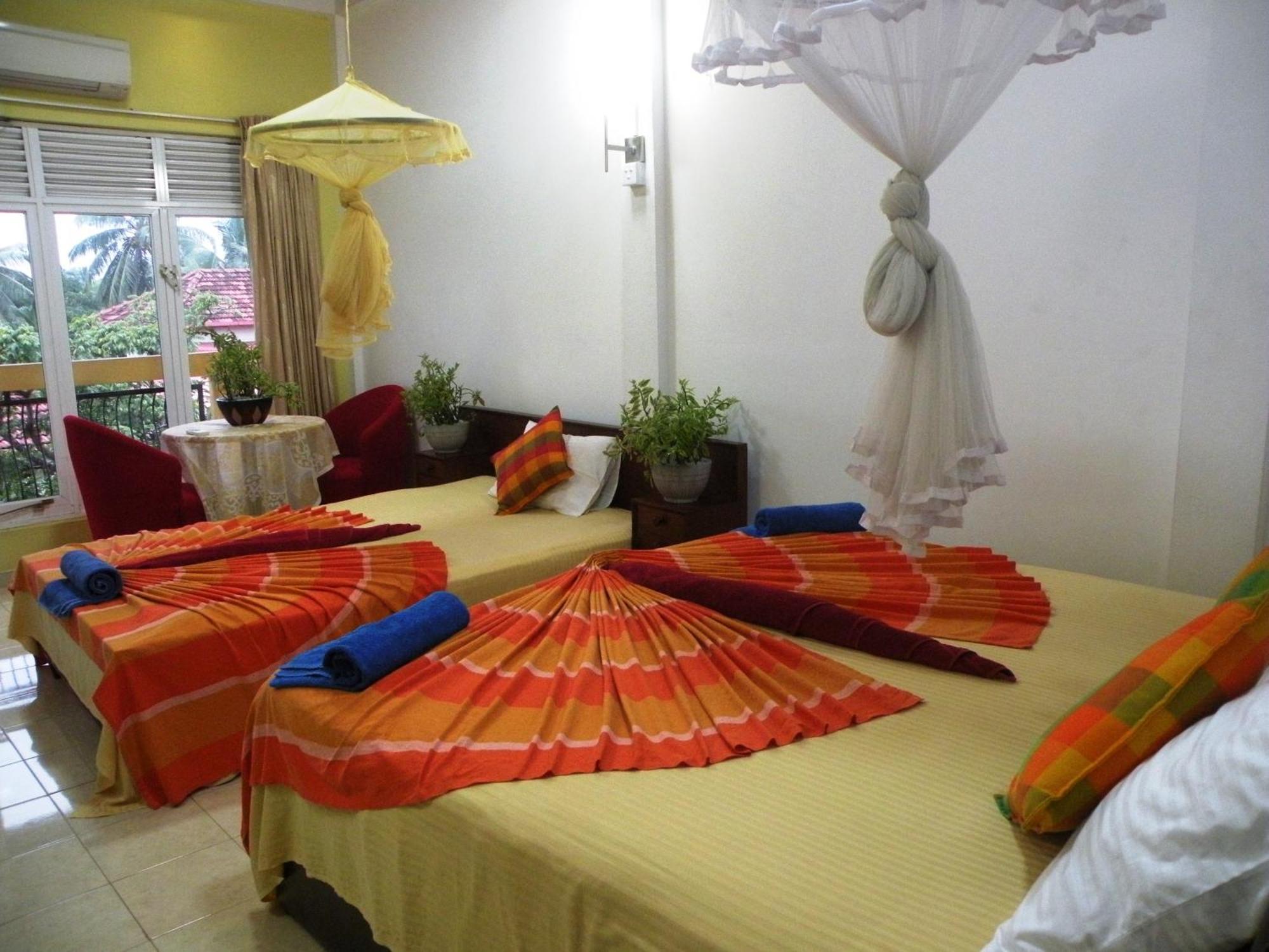 Henderson Airport Residence Negombo Phòng bức ảnh