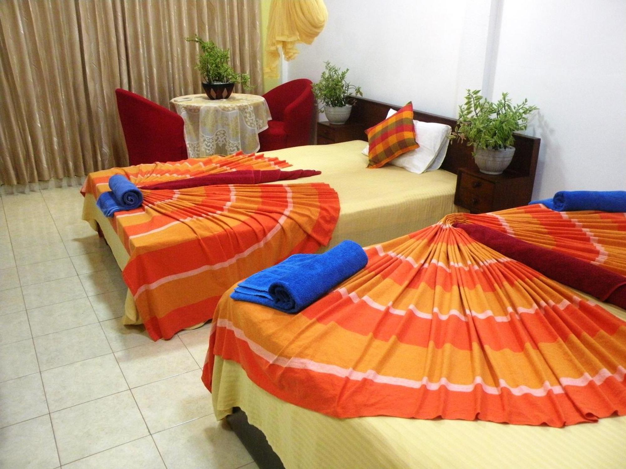 Henderson Airport Residence Negombo Phòng bức ảnh