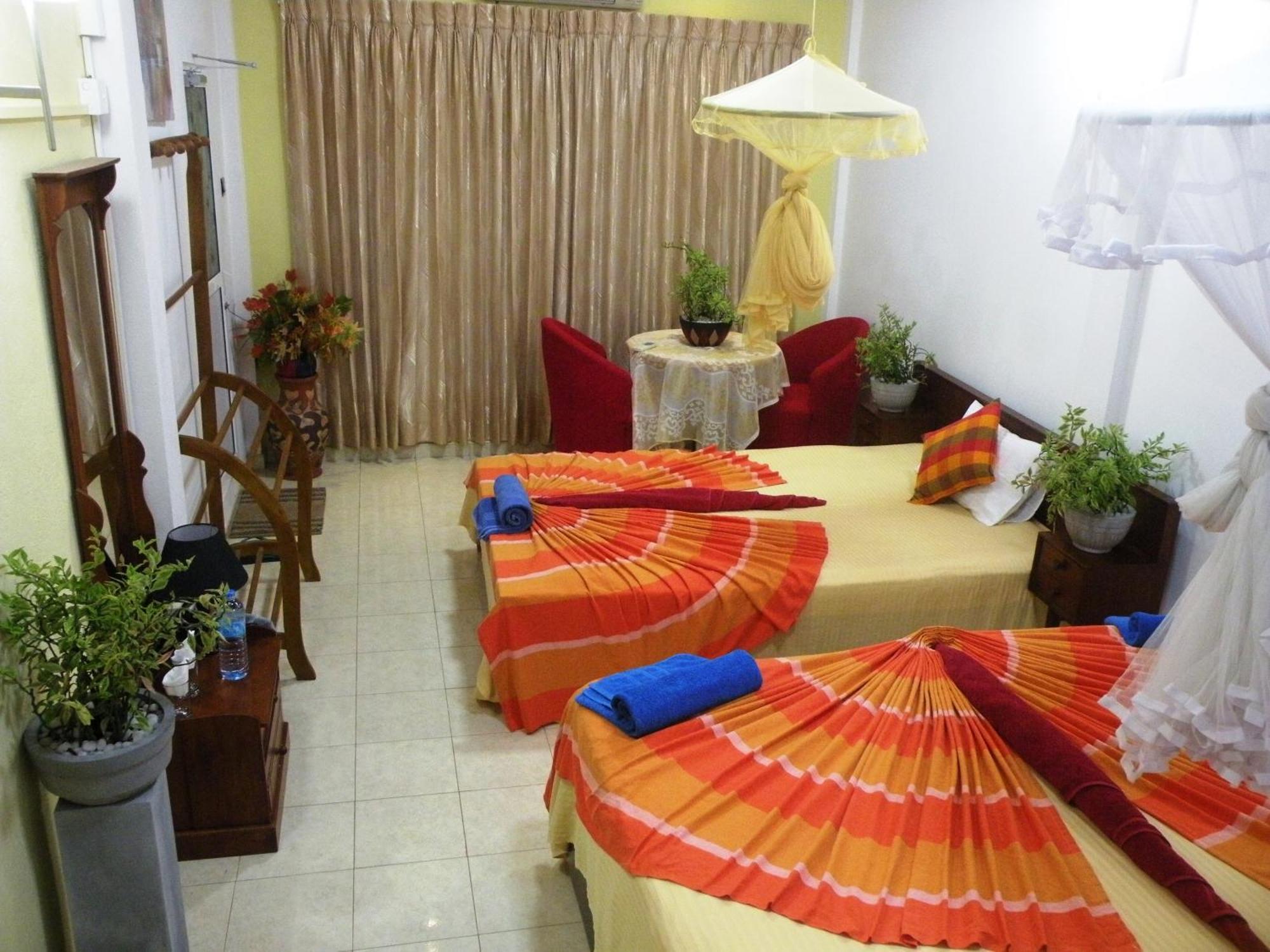 Henderson Airport Residence Negombo Phòng bức ảnh