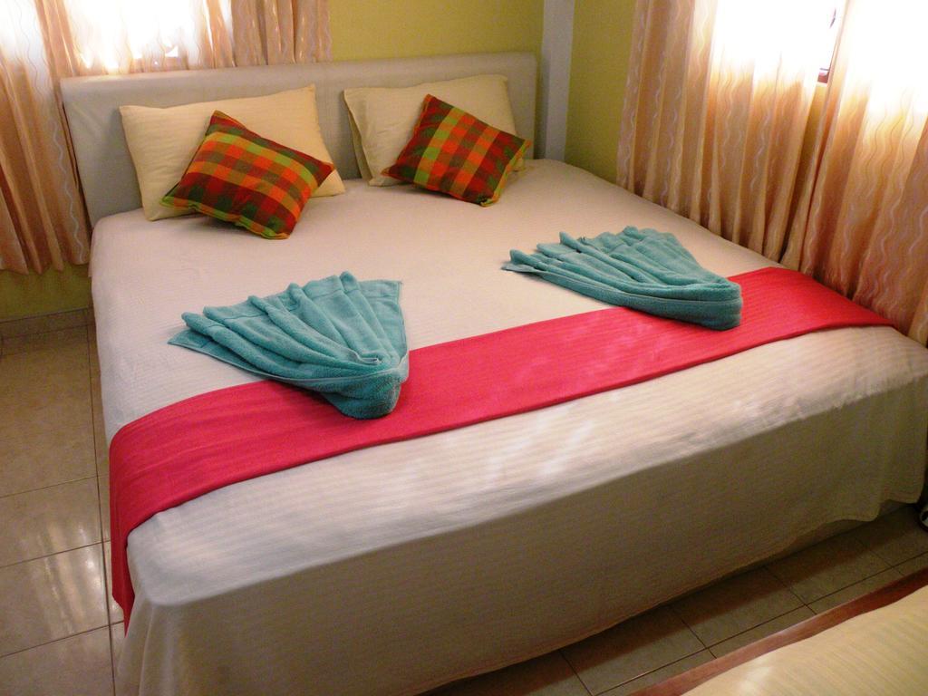 Henderson Airport Residence Negombo Phòng bức ảnh