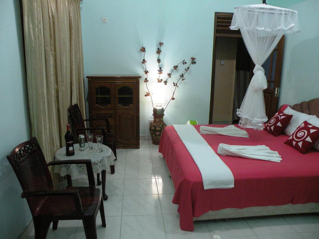 Henderson Airport Residence Negombo Phòng bức ảnh