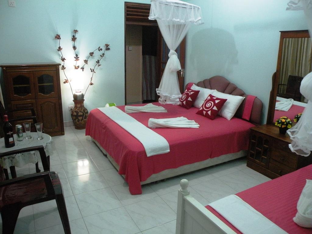 Henderson Airport Residence Negombo Phòng bức ảnh